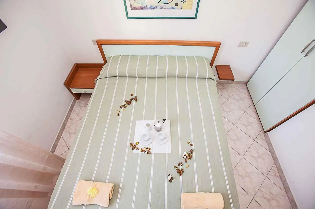 Apartment In Rosolina Mare 25085
