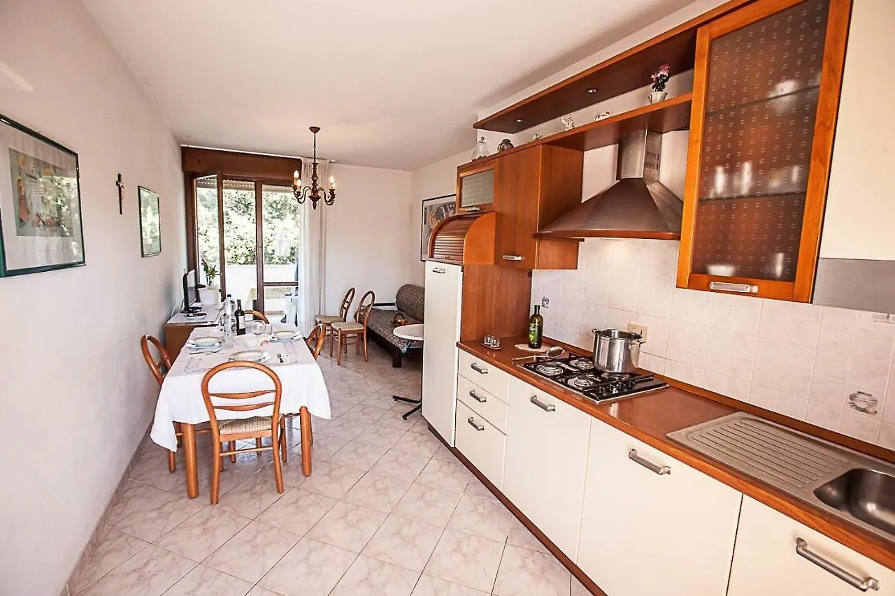 Apartment In Rosolina Mare 25085